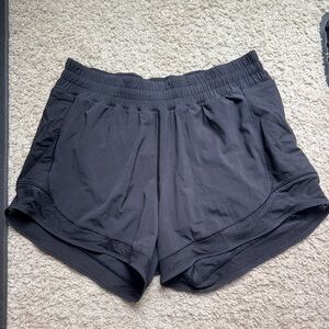 Lululemon Hotty hot shorts with mesh and pockets
